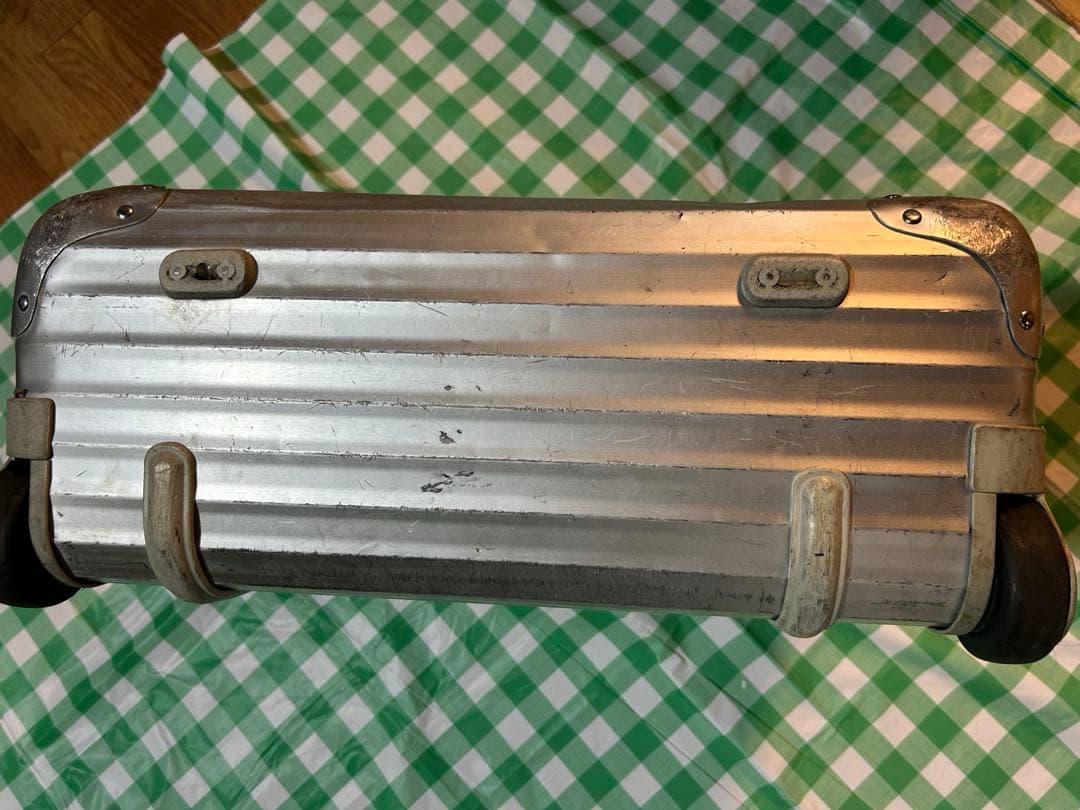 RIMOWA シルバーキャリーケース 46L