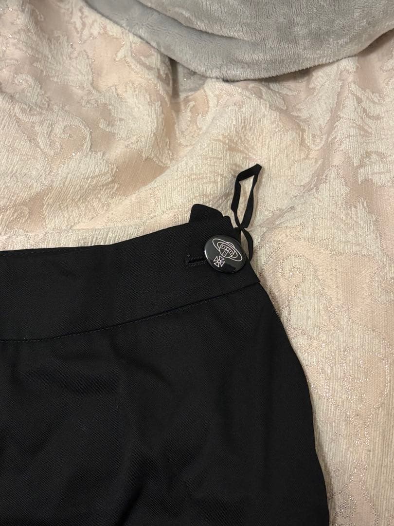 黒いフレアスカート プリーツデザイン ヴィヴィアンウエストウッド