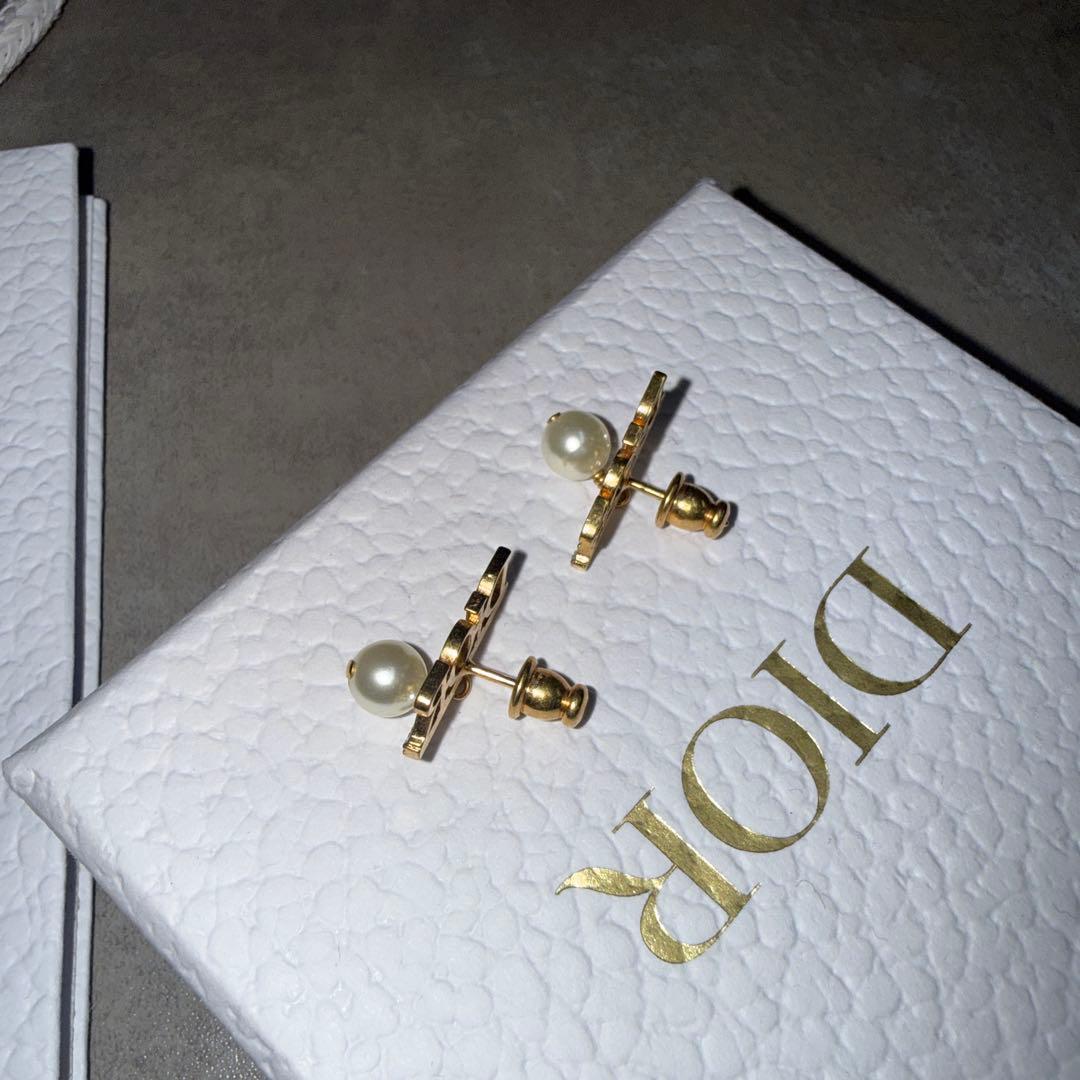 値下げ！早いもの勝ち！Dior ロゴデザイン ピアス