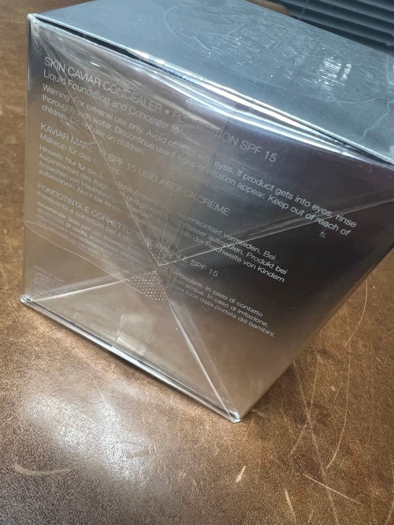 la prairie コンシーラー ファンデーションN20 pure ivory