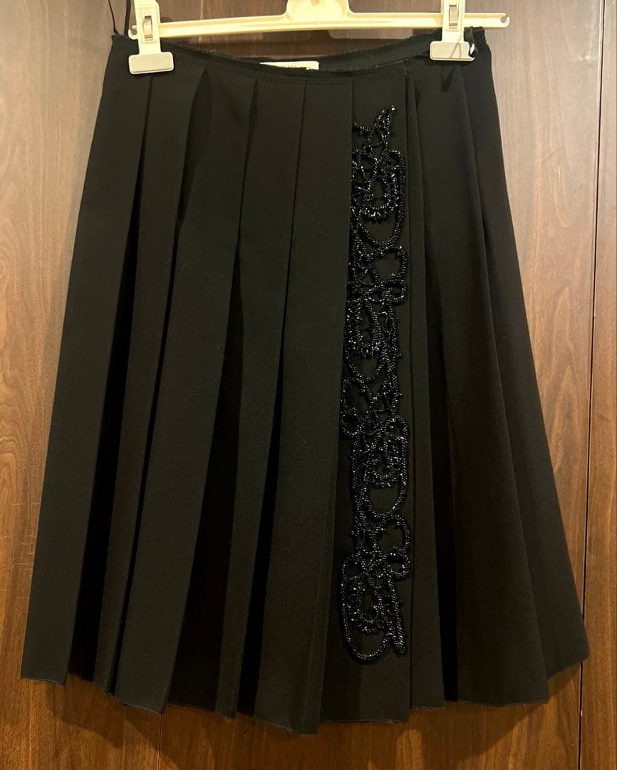 PRADA 巻きスカート　ボックスプリーツ　ビジュー付き　ブラック