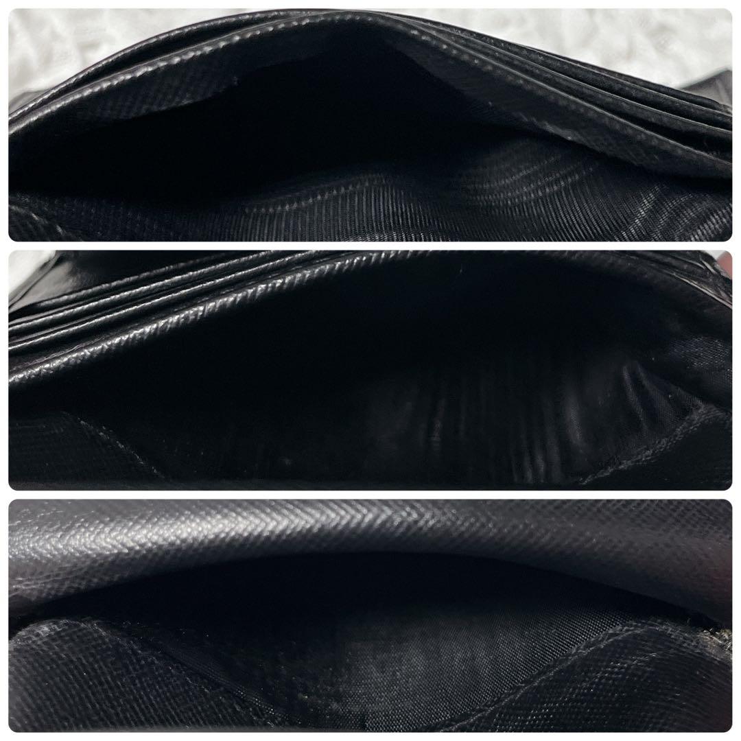 PRADA ブラック 三つ折り　財布　三角　トライアングル　コンパクト　小銭入れ