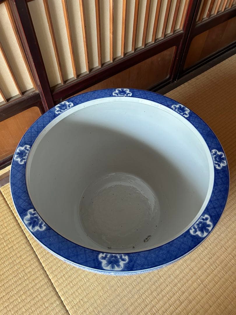 アンティーク特大火鉢　染付火鉢　唐獅子牡丹図　火鉢(直径50cm)