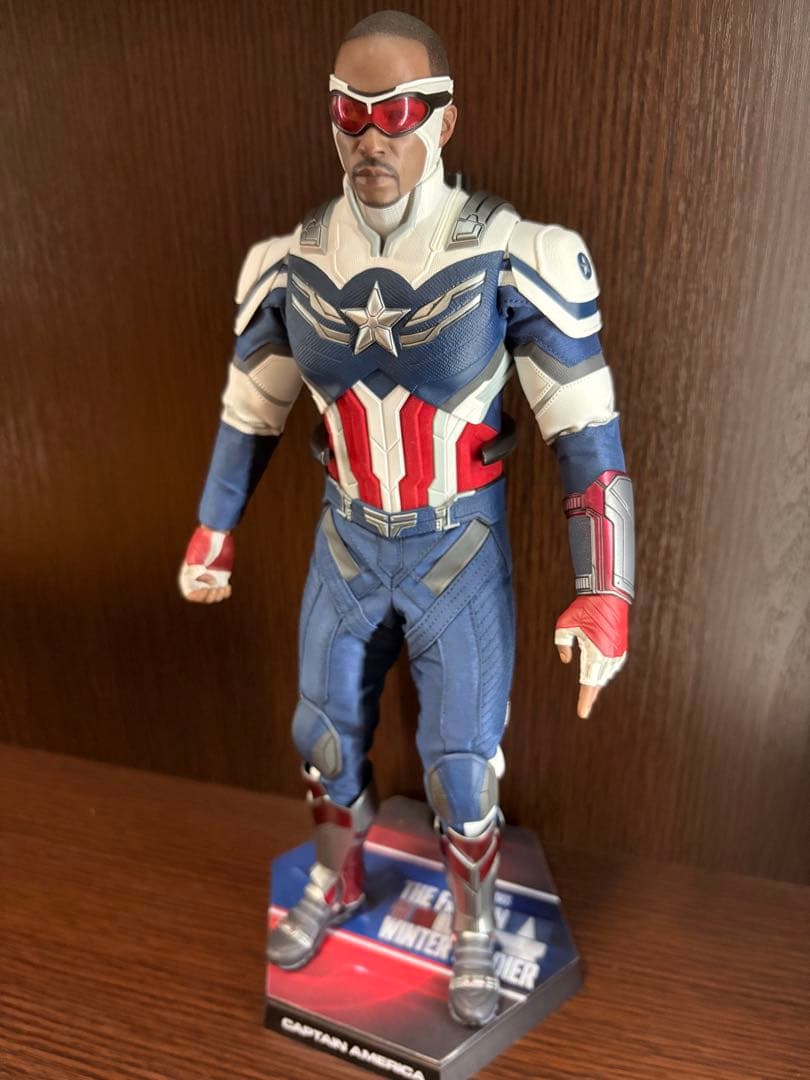 ホットトイズ　ファルコン &ウィンターソルジャー　2体セット