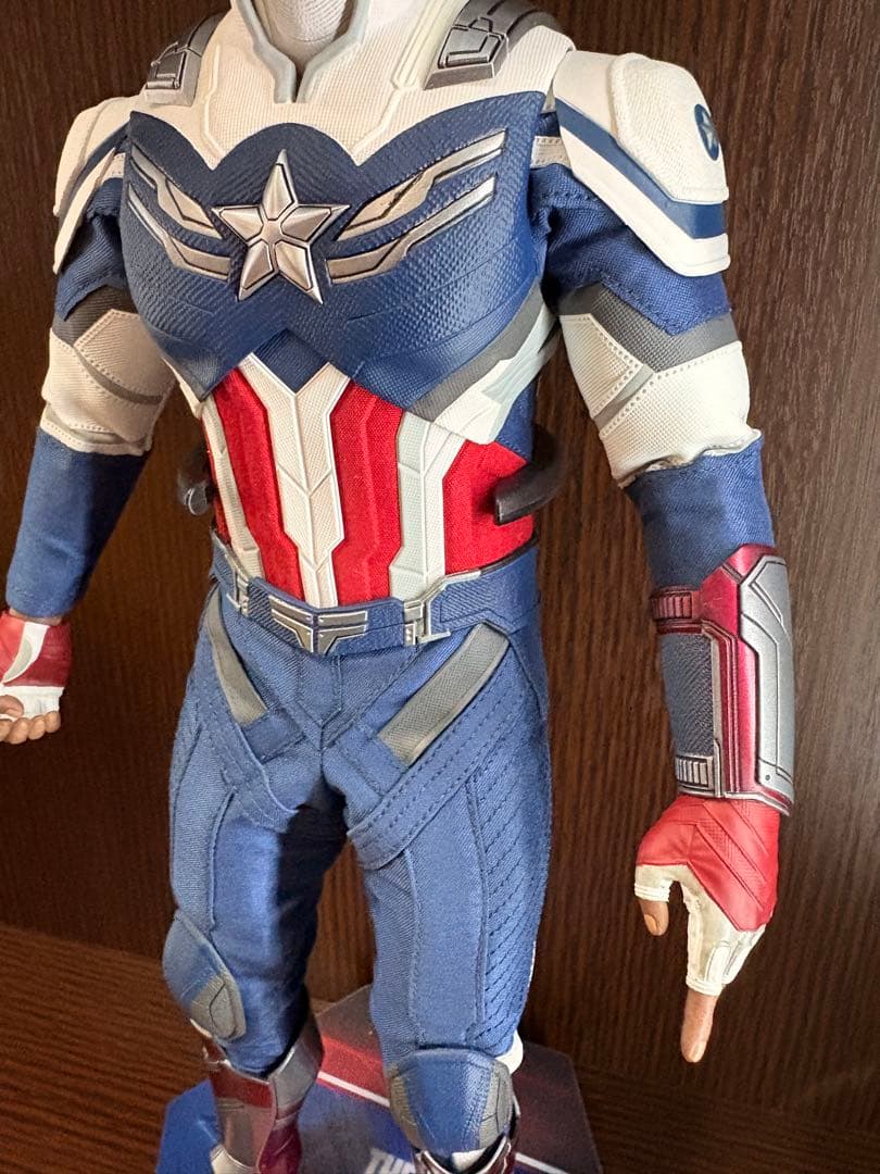 ホットトイズ　ファルコン &ウィンターソルジャー　2体セット