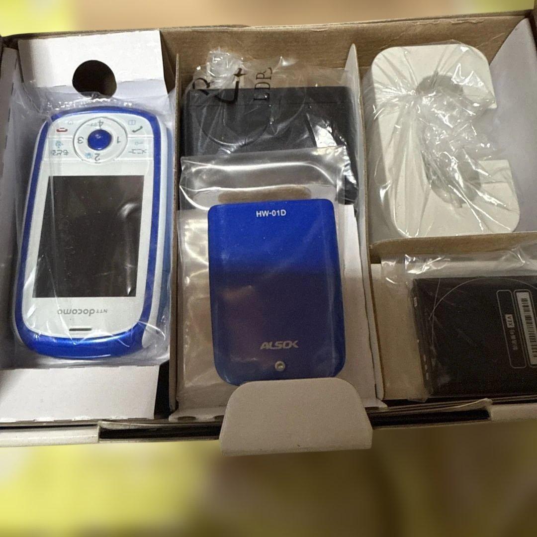 docomo HW-01D ブルー 本体未使用　キッズケータイ