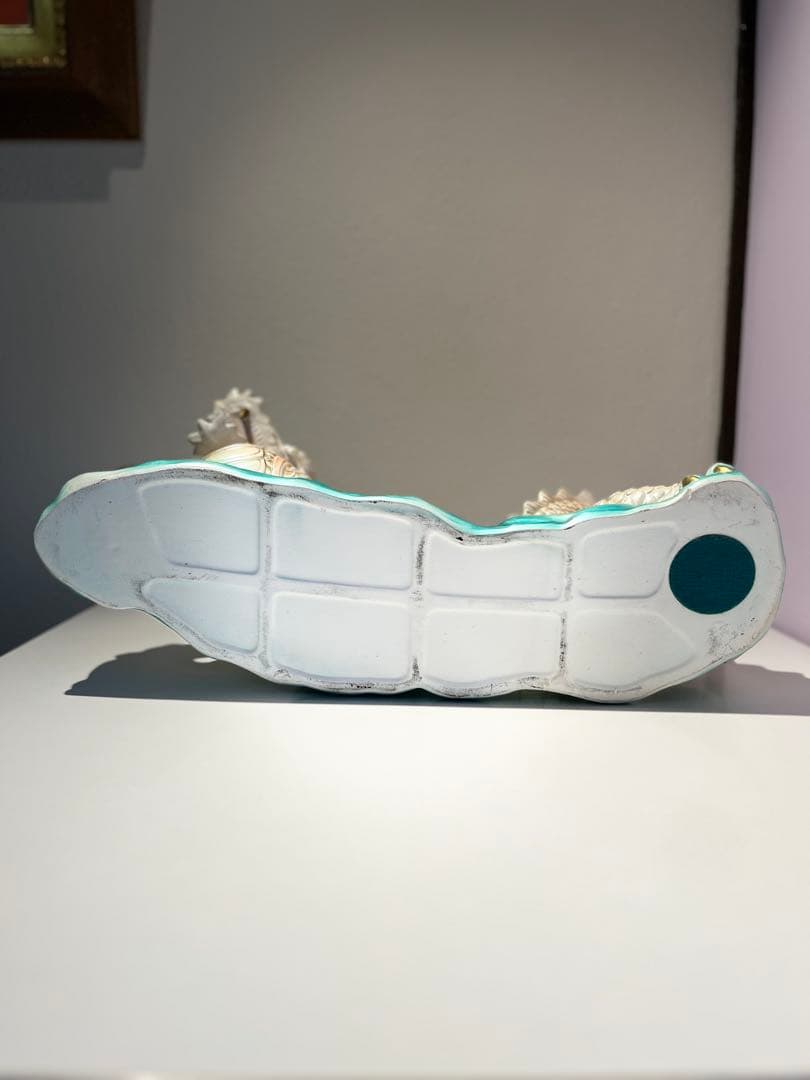 ドラゴンの陶器置物