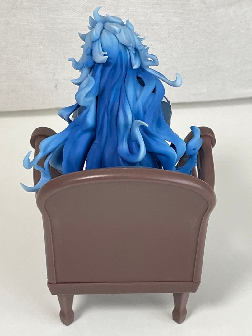 ツイステ　イデアシュラウド　フィギュア