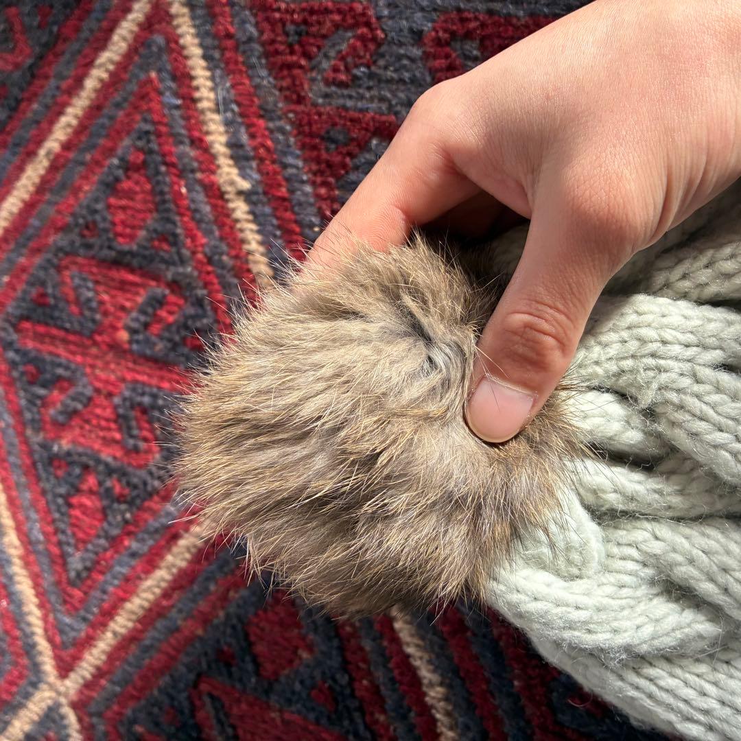 ラトビア製　手編み　ぽんぽん帽子　ラビットファー　ウール100% ニット帽　白