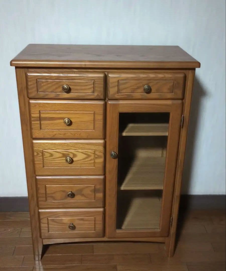 【木製キャビネット】ガラス扉　 脚付きリビングキャビネット　収納家具