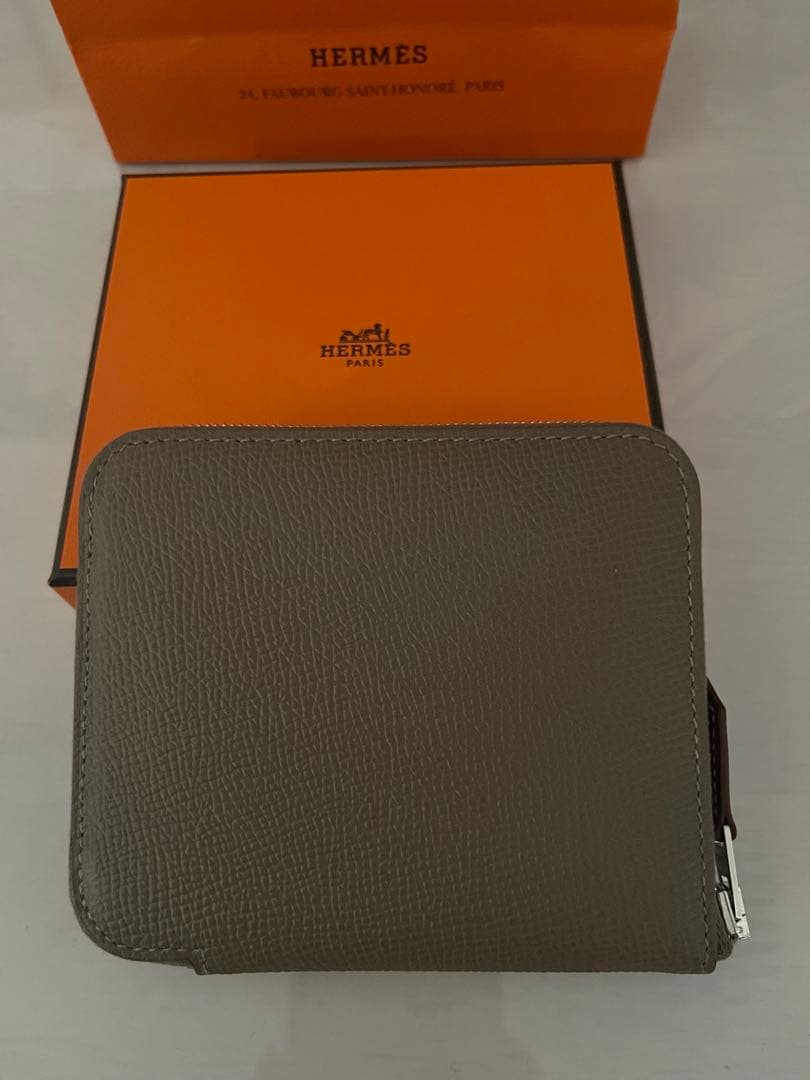 【新品未使用】HERMES シルクインコンバ クト　エトゥープ
