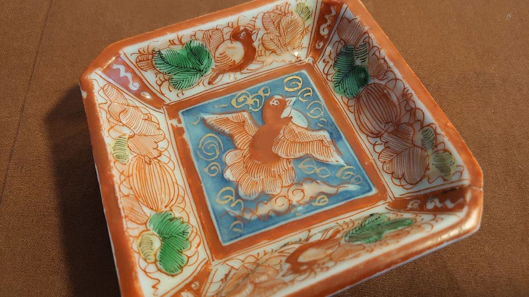 古九谷　若杉窯　色若杉　八角皿　鳥の図　瓜の図　アンティーク九谷焼　１客