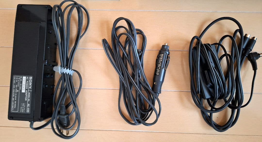 【メルカリ便】ビデオカメラ　SONY　CCD-V700