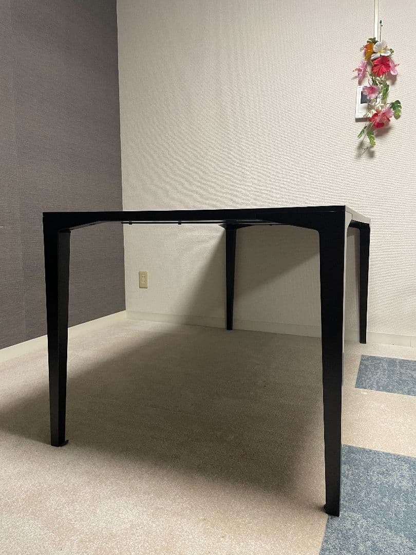 カッシーナixc 黒の長方形ダイニングテーブルと椅子4脚