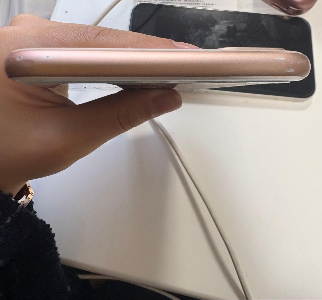 iPhone 8 Plus 64GB バッテリー85％ 画面割れありジャンク扱い