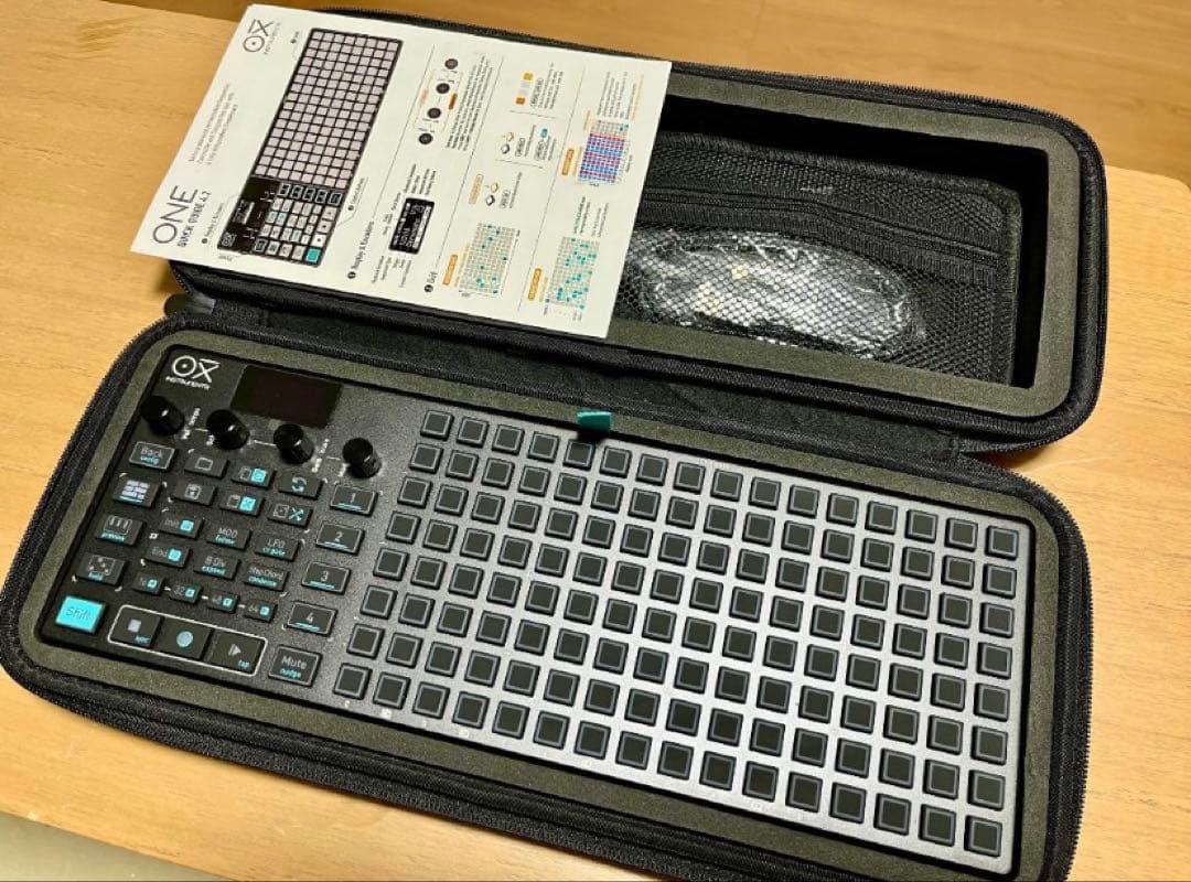 OXI ONE ハードウェアシーケンサー MIDIコントローラー