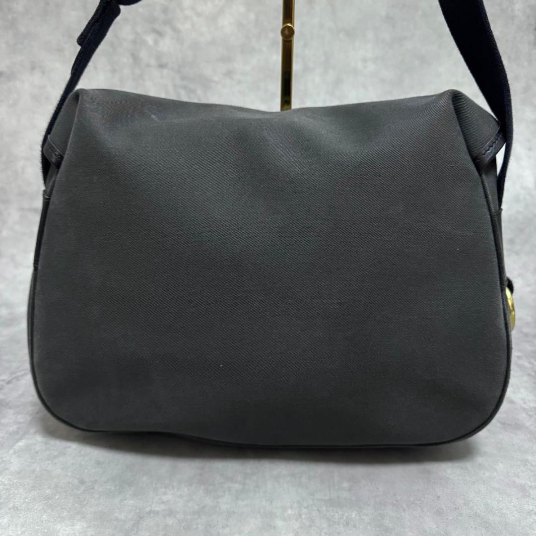 arata Brady アリエルトラウト スモール チャコール ショルダー