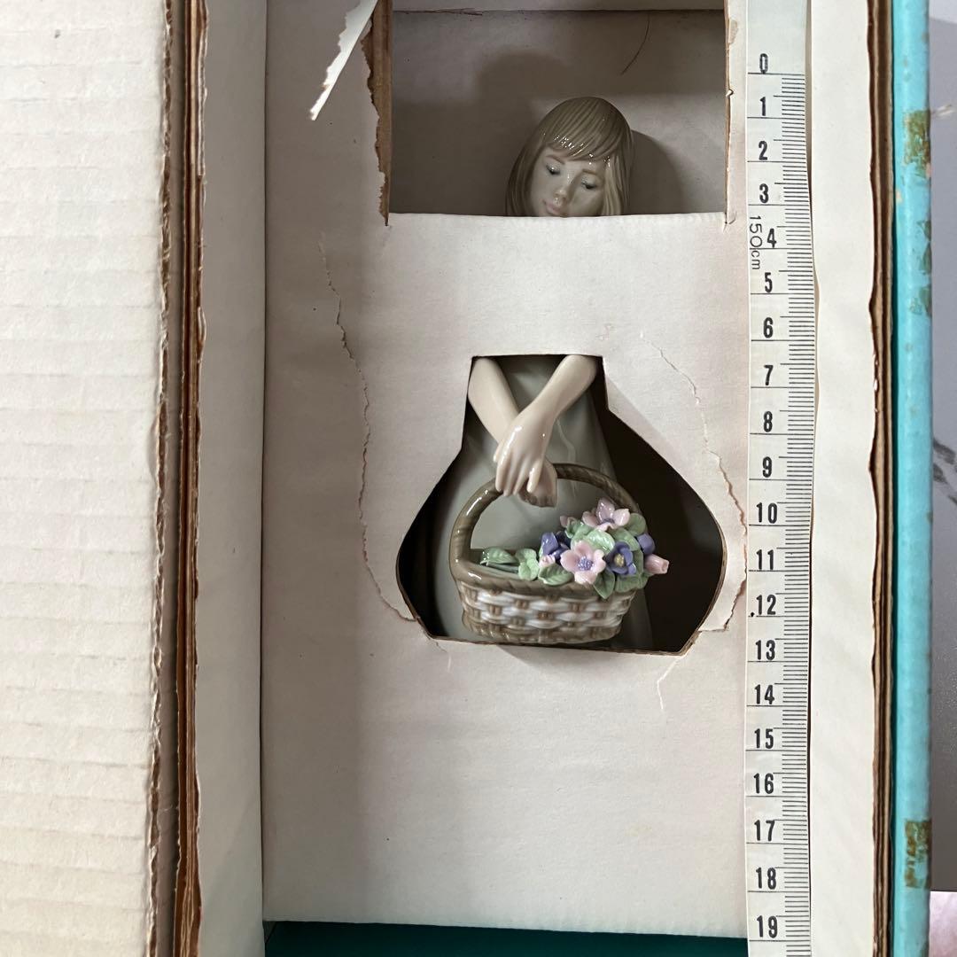 LLADRO リヤドロ 5605 花籠を持つ少女 フィギュリン 箱付