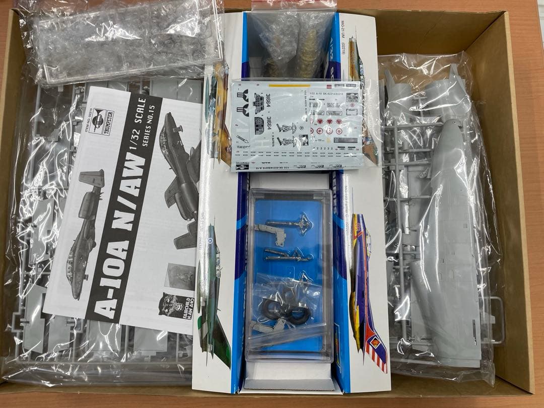 TRUMPETER A-10A N/AW 1:32スケール