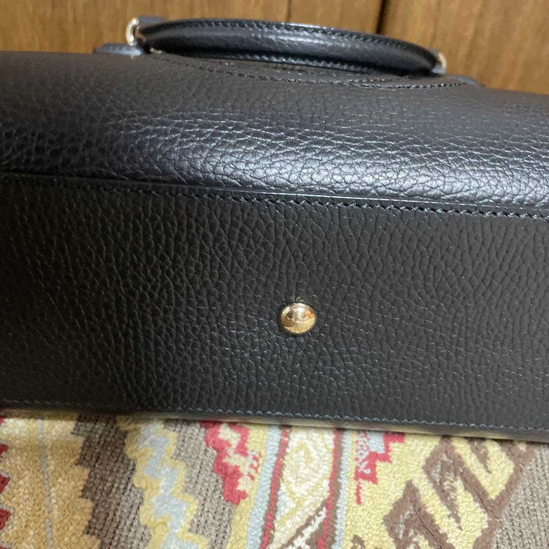 GUCCI ブラックレザーショルダーバッグ