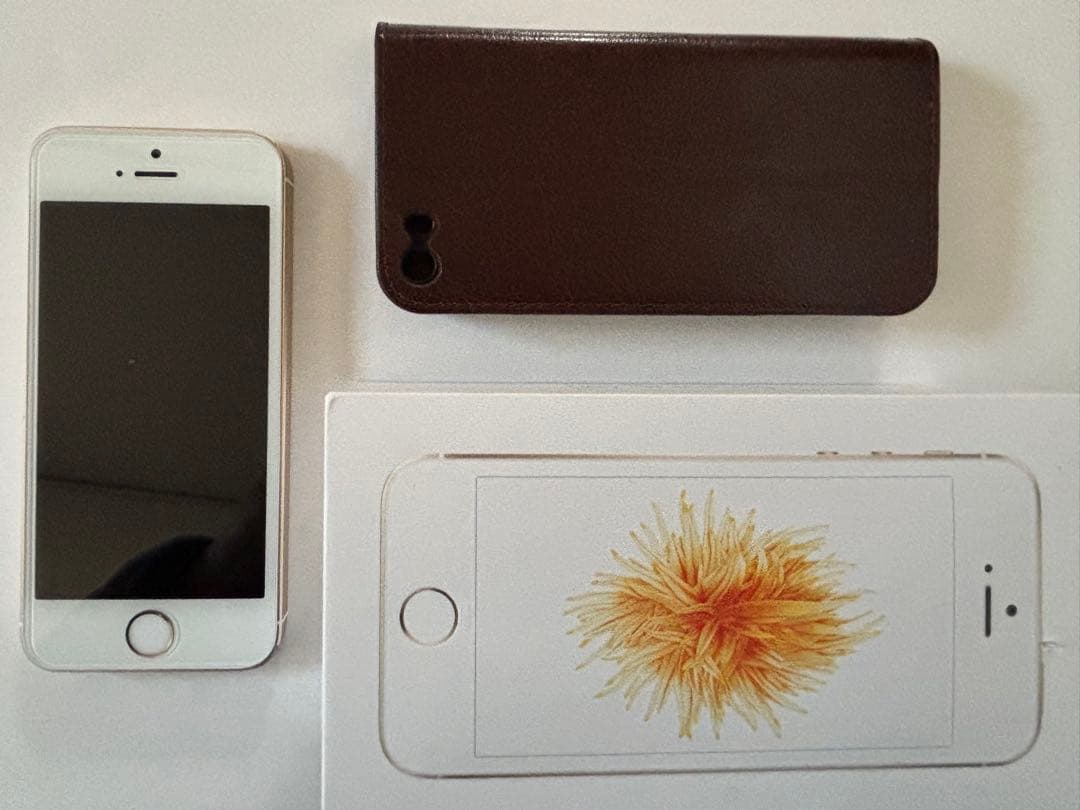 Apple iPhone SE 128GB 本体