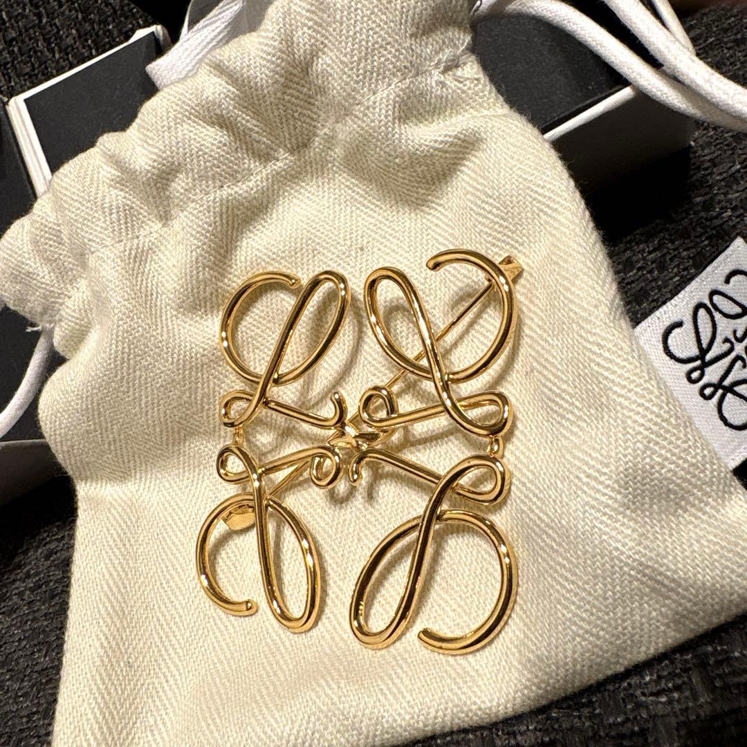 LOEWE アナグラム ブローチ ゴールド ロエベ シャネル