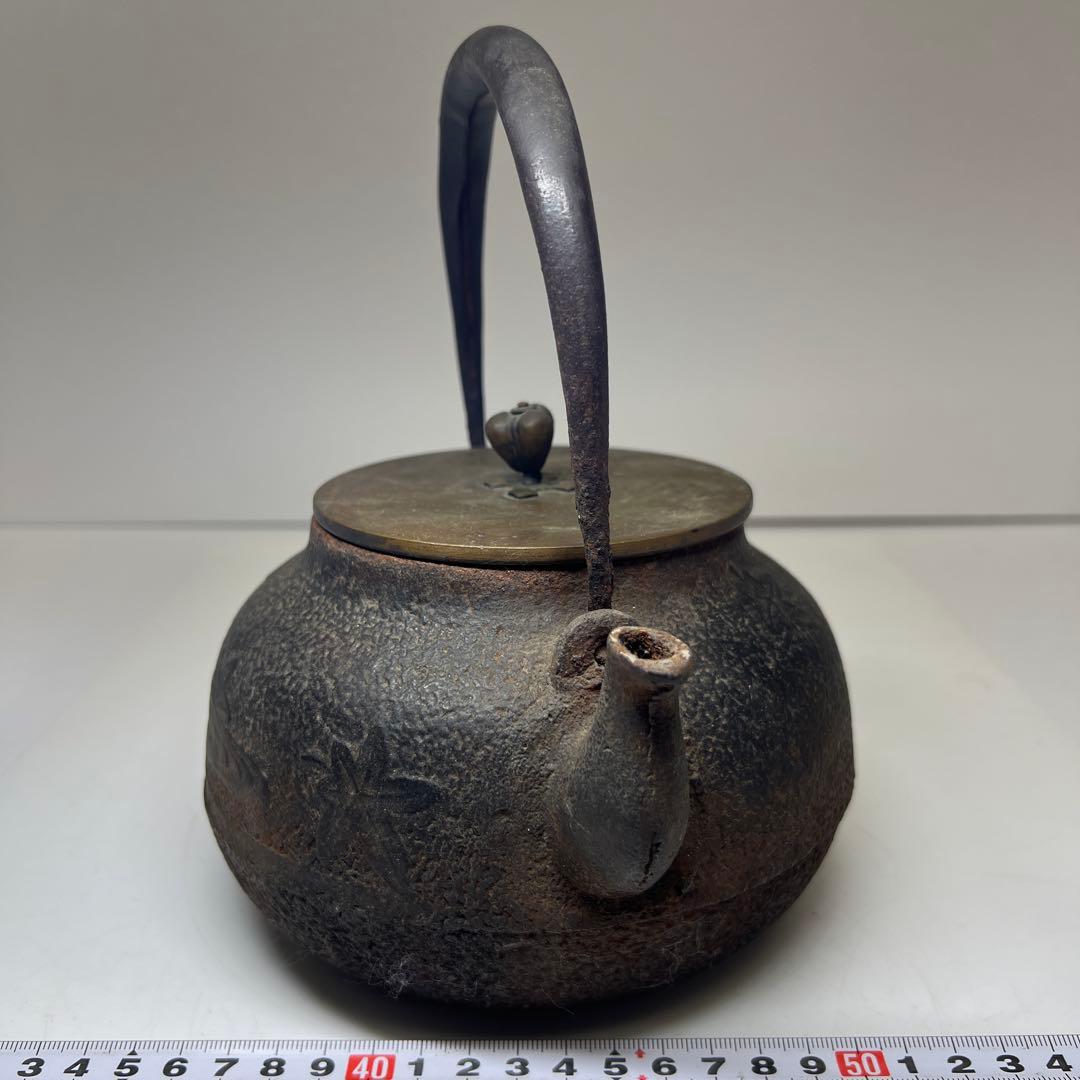 龍文堂　紅葉陽刻鉄瓶　高さ約21㎝/1621g 東Y7-1209☆2Fトヒチサ