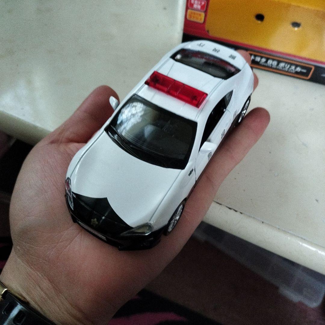 トヨタ86 パトカー ミニカー 1/64