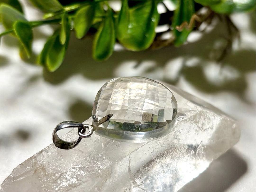 夢幻品質　ヒマラヤ幻の聖山　カイラス水晶のプレミアムミラーカットペンダントトップ