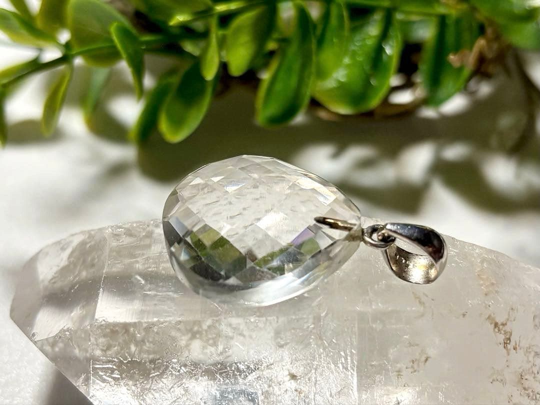 夢幻品質　ヒマラヤ幻の聖山　カイラス水晶のプレミアムミラーカットペンダントトップ