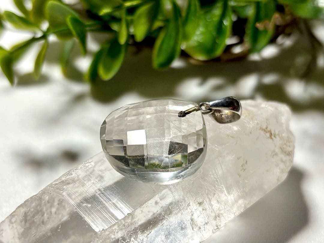 夢幻品質　ヒマラヤ幻の聖山　カイラス水晶のプレミアムミラーカットペンダントトップ