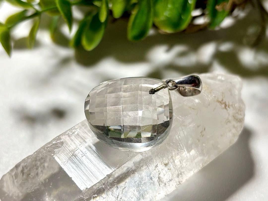 夢幻品質　ヒマラヤ幻の聖山　カイラス水晶のプレミアムミラーカットペンダントトップ
