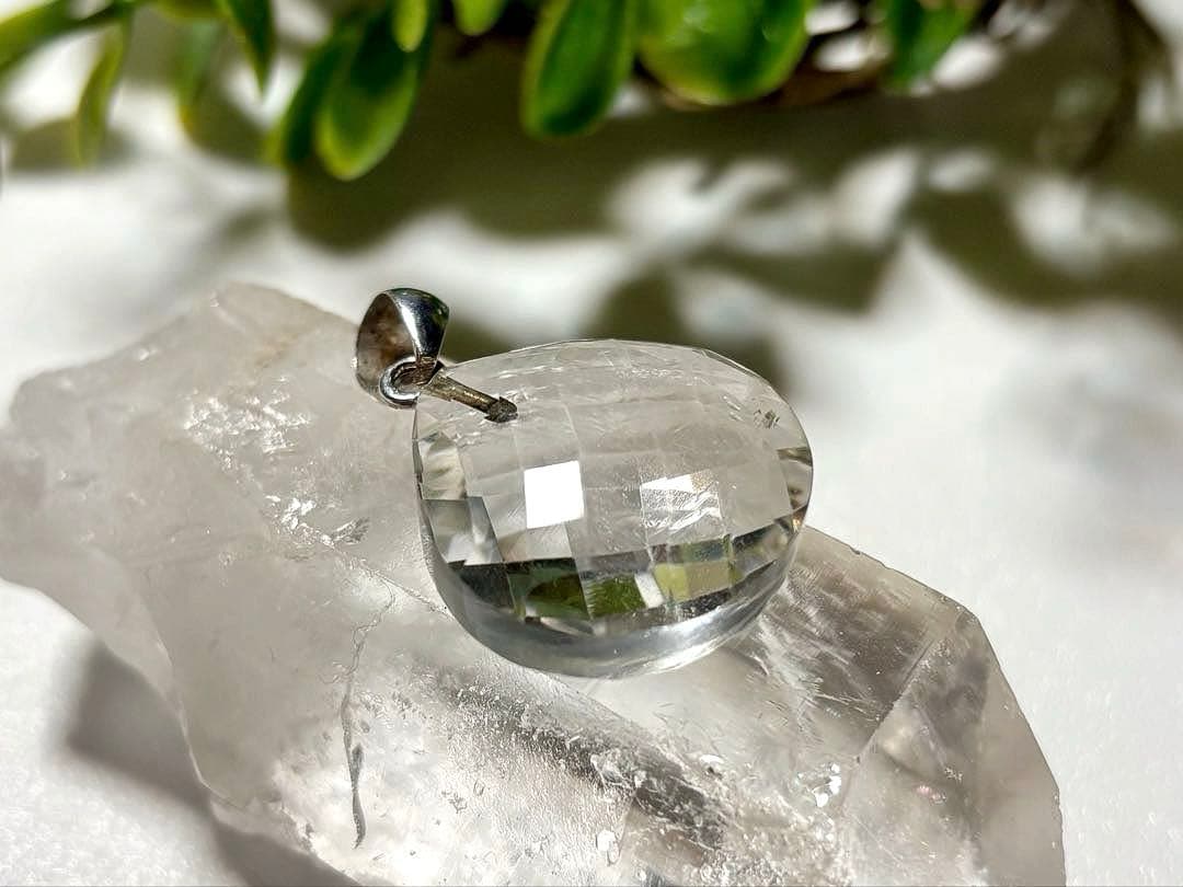 夢幻品質　ヒマラヤ幻の聖山　カイラス水晶のプレミアムミラーカットペンダントトップ