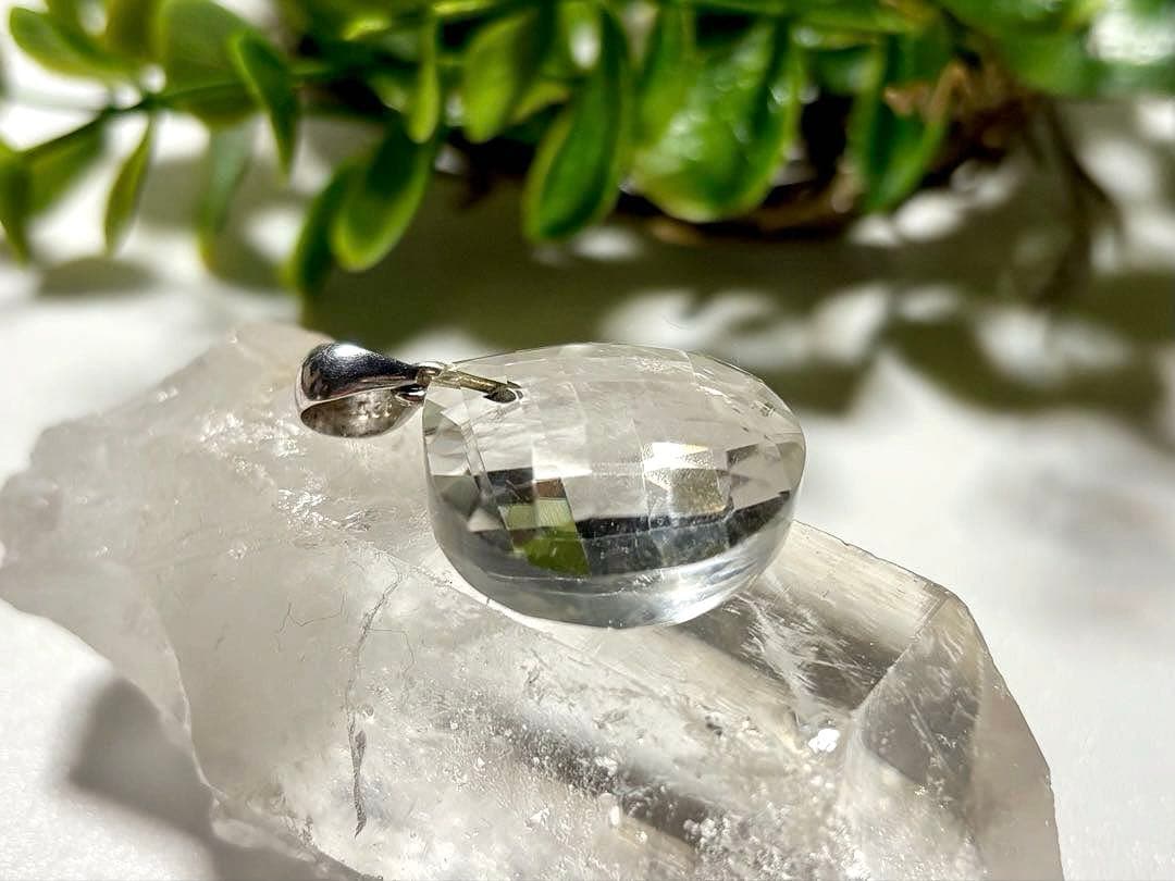 夢幻品質　ヒマラヤ幻の聖山　カイラス水晶のプレミアムミラーカットペンダントトップ