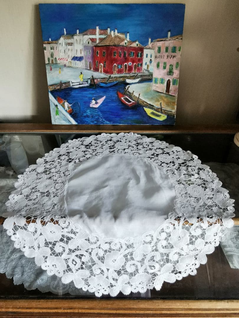 アンティークブルージュ 薔薇と三つ葉の草花紋 柔らかなボビンレースφ60ドイリー