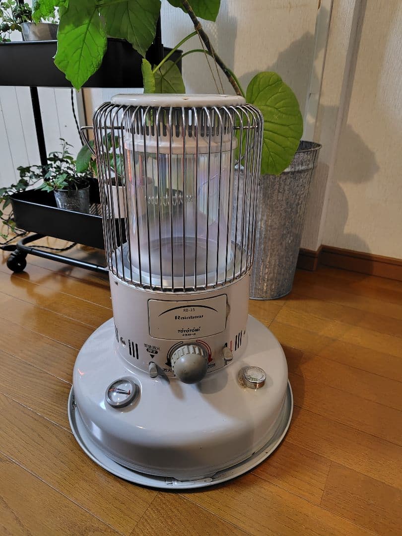 トヨトミレインボー石油ストーブRB-25グレー