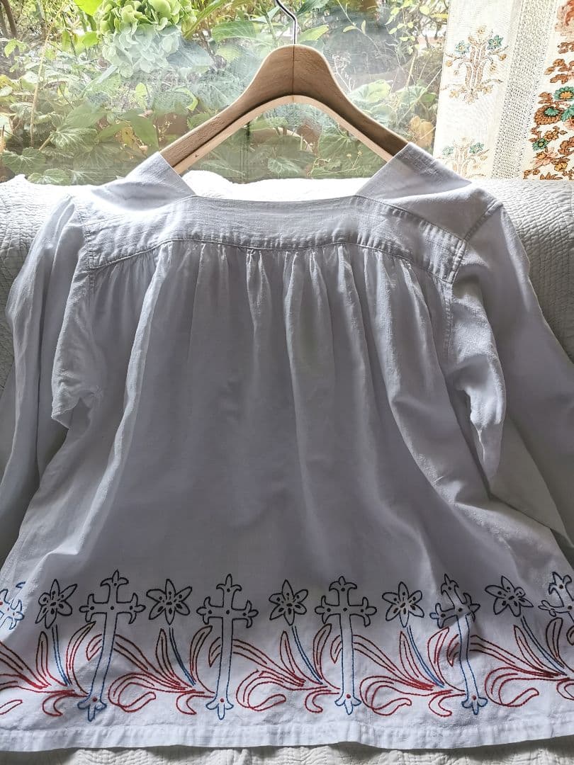 アンティークニードルワーク司祭服 クロッカス♱手刺繍 クリスチャンリネンスモック