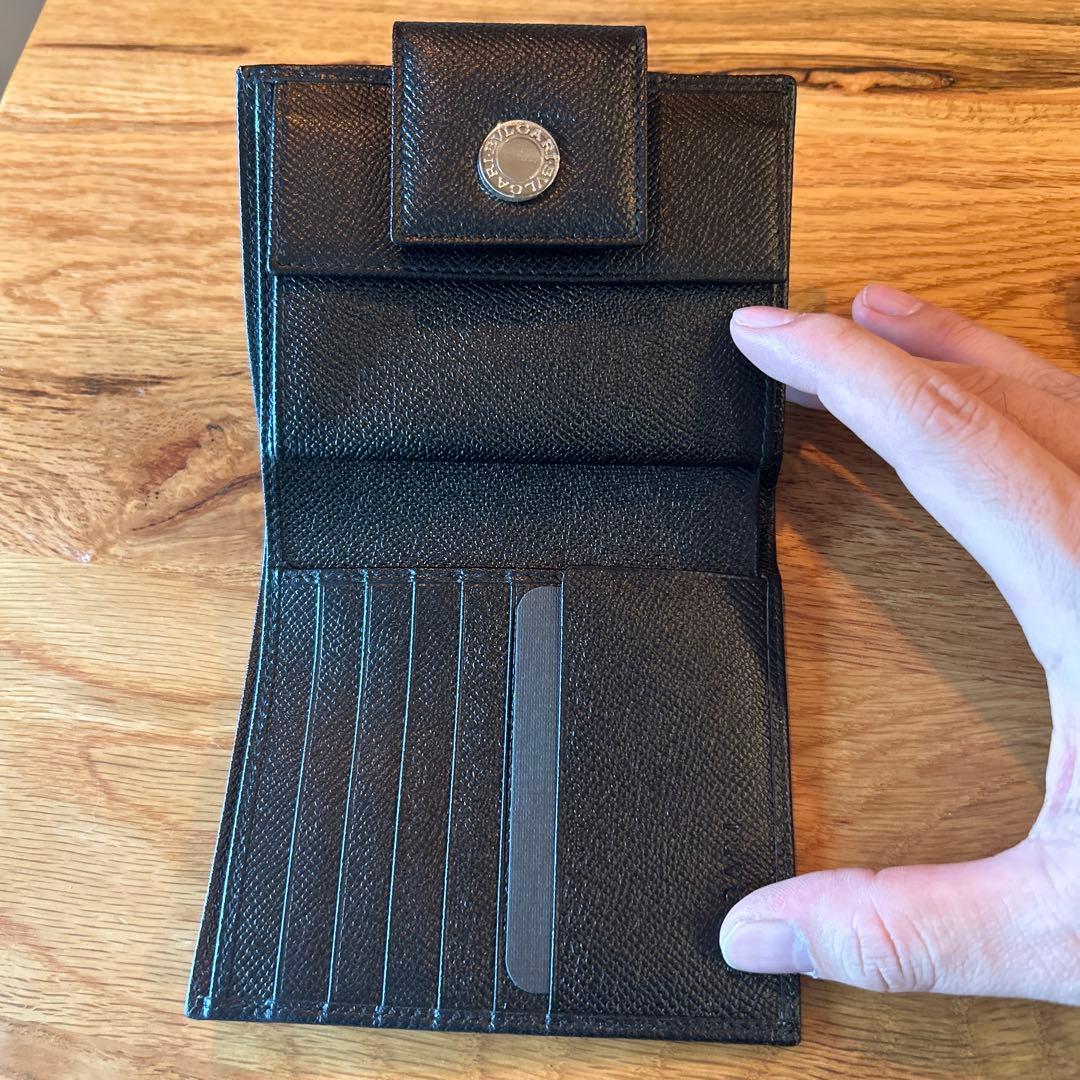 期間限定値下げ！BVLGARI ブラックレザー折りたたみ財布