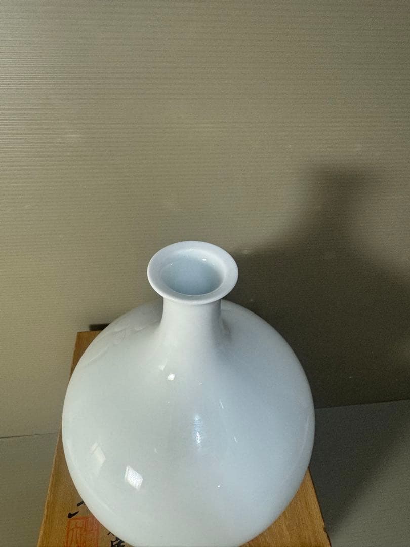 2592 有田焼 中村清六 白磁器 花瓶 花文　未使用