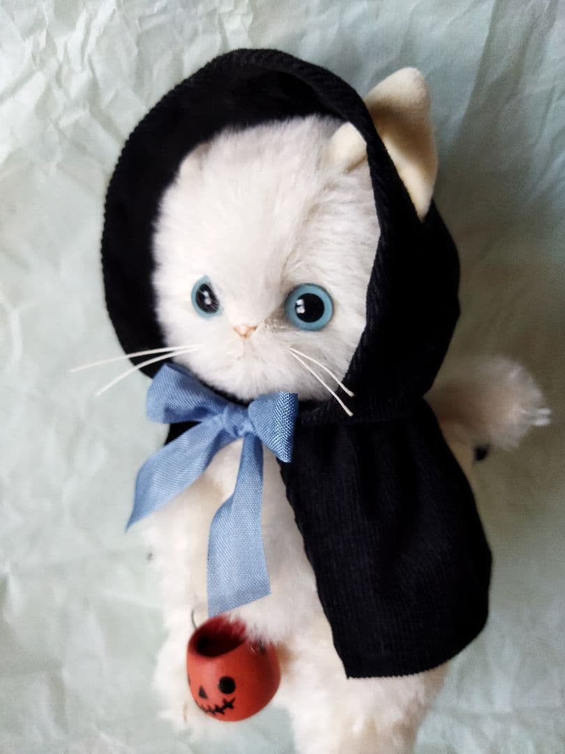 ⭐︎もも⭐︎ハロウィン黒マントの白ねこさん　Paricoさま　アーティストベア
