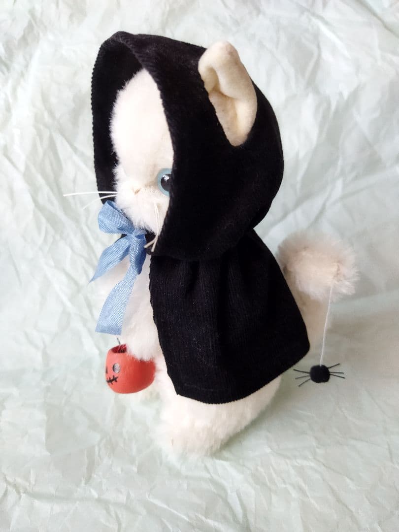 ⭐︎もも⭐︎ハロウィン黒マントの白ねこさん　Paricoさま　アーティストベア