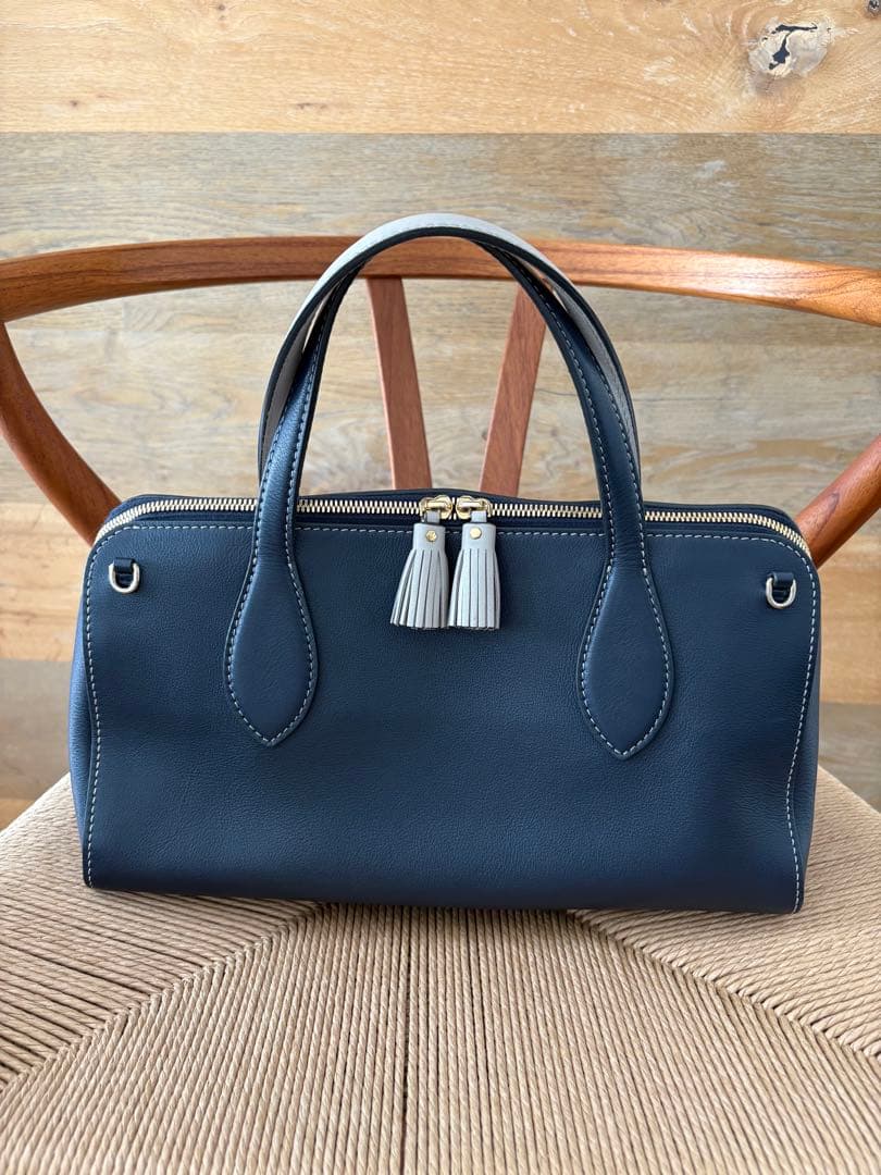 ANYA HINDMARCH Wedge：ウェッジ 三角形のバッグ