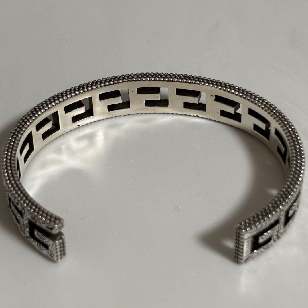 GUCCI 新品同様品　インターロッキングGアラベスクバングル　刻印17 付属品