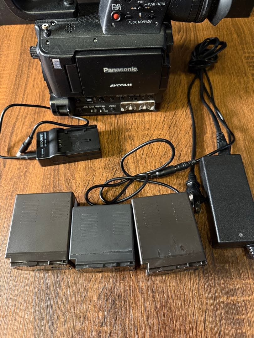 【Panasonic AG-AF105A 業務用ミラーレスビデオカメラ】