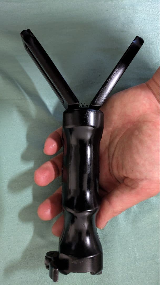 台湾軍採用　LEAPERS UTG バイポッドグリップ 　フォアグリップ