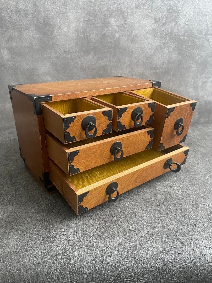 昭和レトロな木製小箪笥