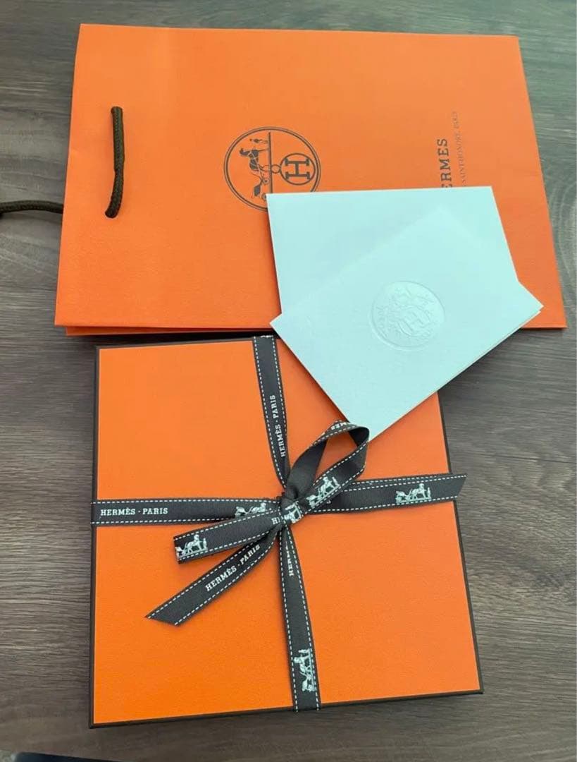 新品！ギフト包装済み【エルメス】カレ・タオル ハンカチ ステアーズ.ナチュラル