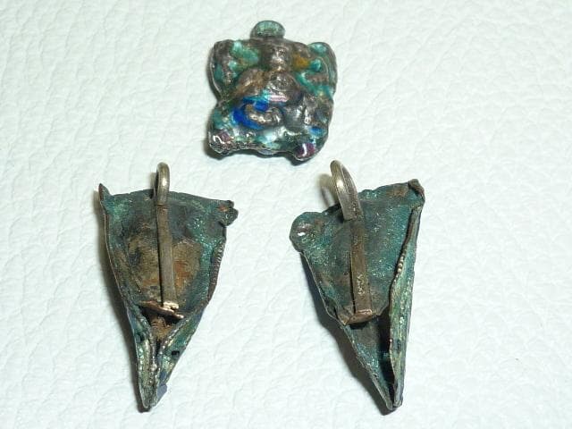 ◆美術品 中国 元時代◆副葬品 金属に七宝製 蝉（セミ）2個、表が蝶 裏が神1個