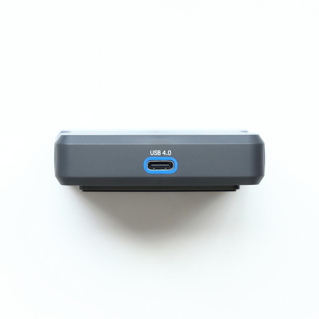 CFexpress 4.0 Type-B カードリーダー