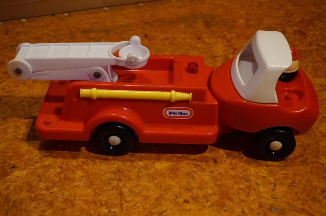 リトルタイクス　消防車